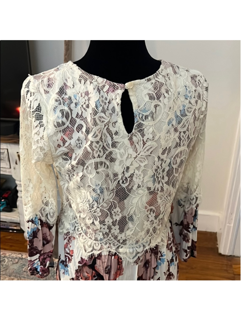 ⭐️Clearance | BKE Boutique Women's Floral Lace Blouse - Picture 9 of 9